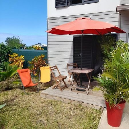Chambre Avec Salle De Bain, Wc Et Terrasse L'Etang-Sale Luaran gambar