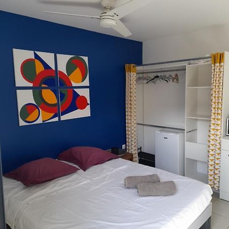 Chambre Avec Salle De Bain, Wc Et Terrasse L'Etang-Sale Luaran gambar