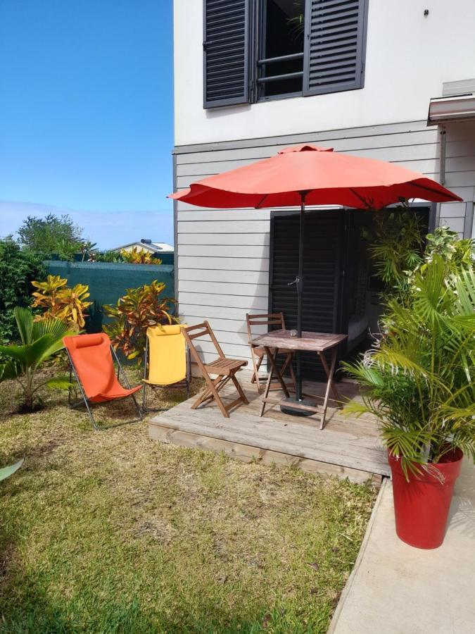 Chambre Avec Salle De Bain, Wc Et Terrasse L'Etang-Sale Luaran gambar