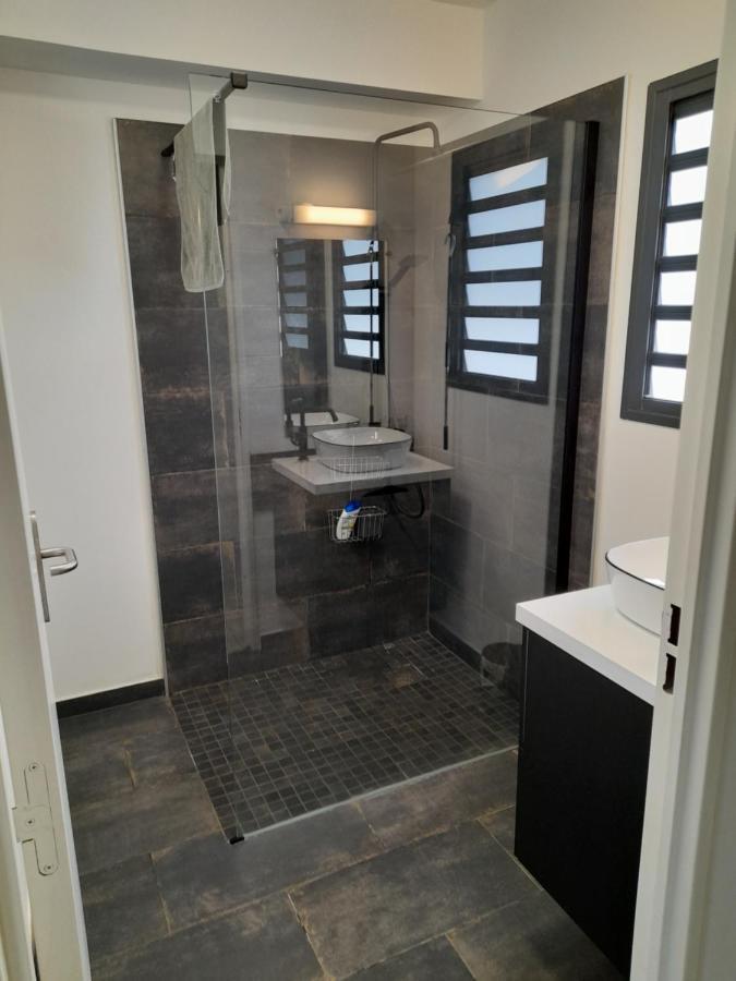 Chambre Avec Salle De Bain, Wc Et Terrasse L'Etang-Sale Luaran gambar